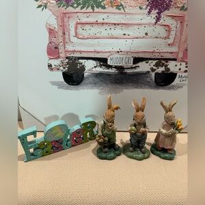 🌸NEW 4 pieces Easter Bunny Figurines Set